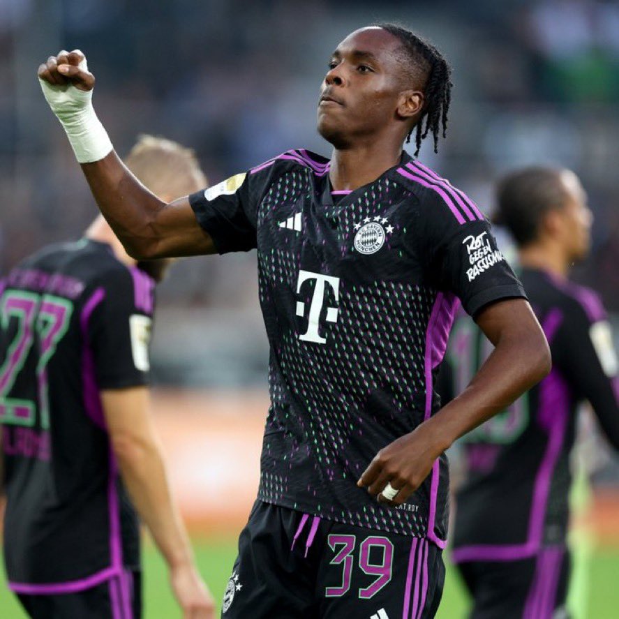 Official_Benji_'s tweet photo. Mathys Tel mit 18 Jahren:

• Nie über Spielzeit beschwert 
• Liebt den Verein/Fans 
• Gibt alles für‘s Team 
• Wollte nur beim FC Bayern bleiben
• Klopft auf‘s Bayern Wappen vor der eigenen Kurve 
• Gladbach Fluch gebrochen 

Ich liebe diesen Jungen so sehr ❤️ https://t.co/RyyhCPxgIG