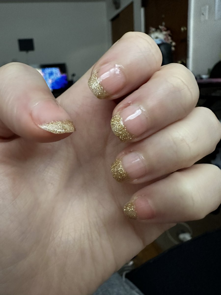 NeekoMarie's tweet photo. Did a thing 💅🏼 old school tropical 🌴 manicure #dated #tropicalmanicure https://t.co/yS30YXOwIC