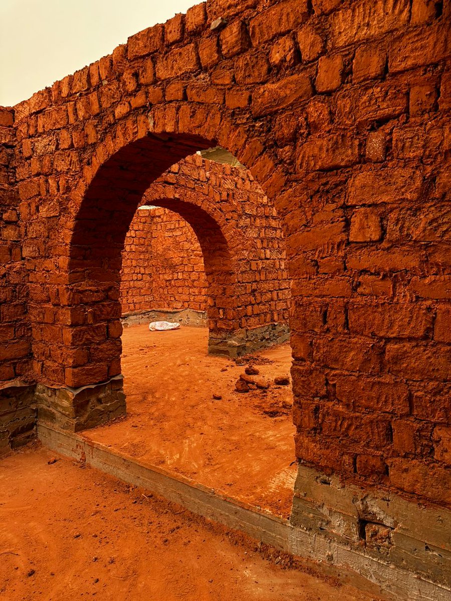 Notre équipe a visité un chantier de construction en terre . Bravo aux pros impliqués,qui ont été formés au CAPTERRE.
#CAPTERRE