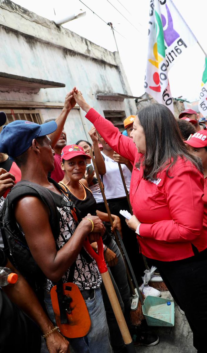 En este recorrido por El Valle, el pueblo nos hizo observaciones, solicitudes, y conversamos, nos conocimos aún más y nos comprometimos a seguir trabajando unidos por el bienestar de todas y todos.

#VenezuelaEnPlan30