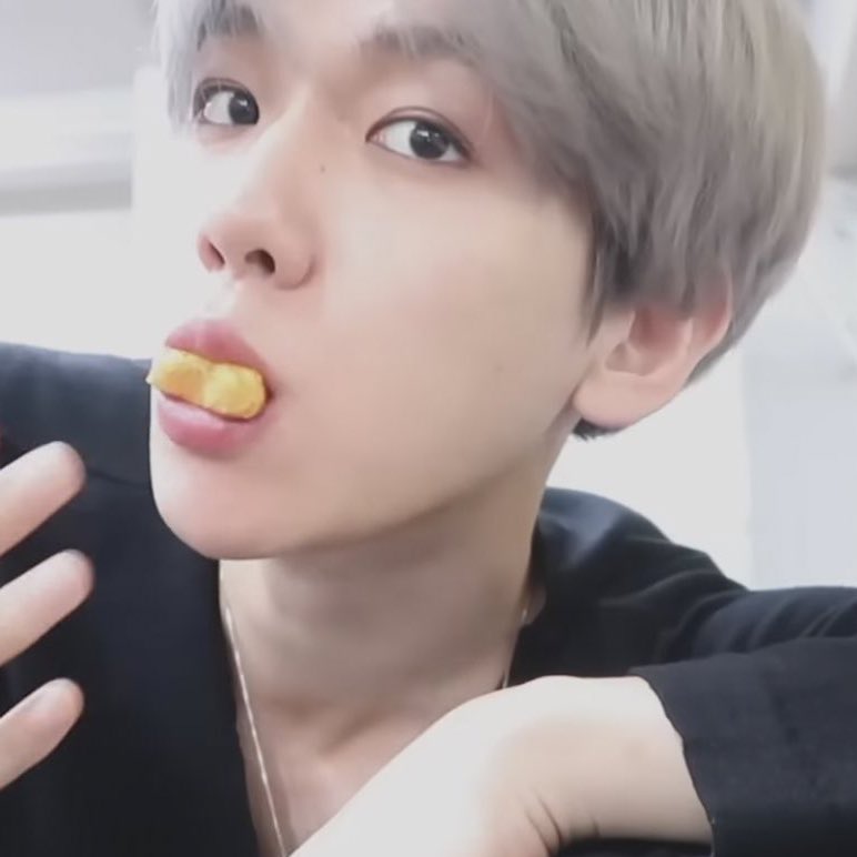 baekhyun eating is my favorite concept