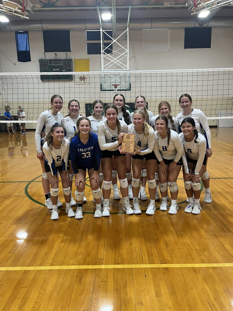 Lakeviewhigh's tweet photo. Great job Vikings! Way to finish 👏👏Lakeview 🏐 defeats rival Scotus in 3 sets. #lakeviewvikes https://t.co/WWaxWIGTLZ