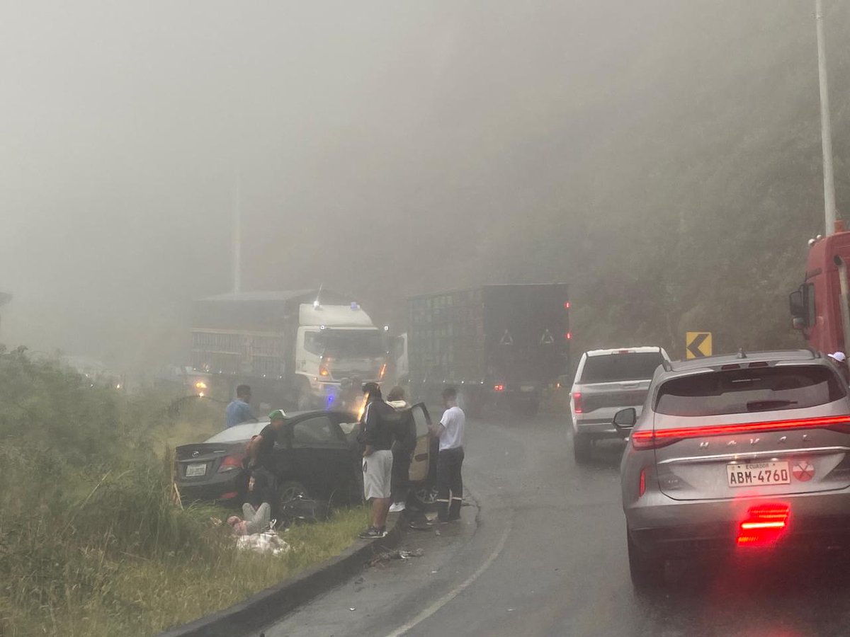 IncidenteCuenca's tweet photo. Se registra grave accidente de tránsito en la vía Cuenca - Puerto Inca km 56 +700
Un vehículo liviano se impacto  contra un trailer.
Informa Alberto Guaman
@tomebamba https://t.co/0idofn6llR