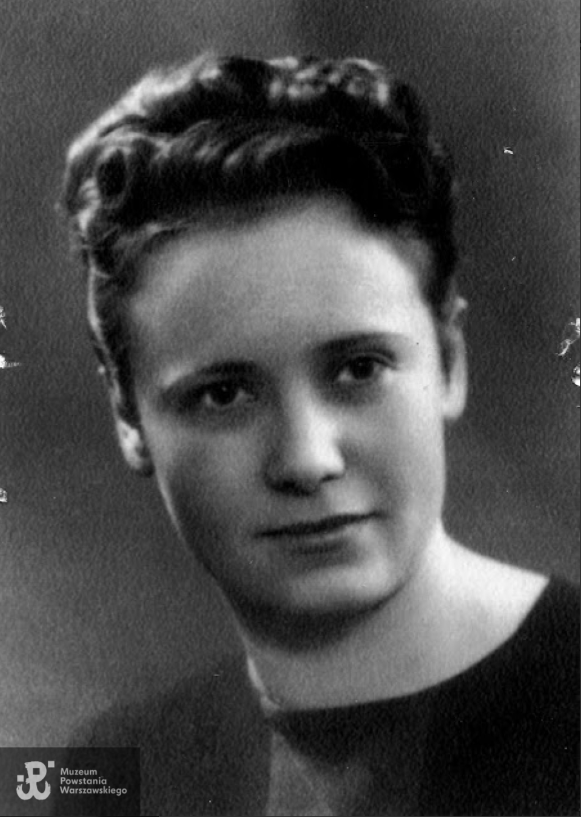 WW2girl1944's tweet photo. #OTD in 1944, 17 year old Waldemar Galiszkiewicz, codename, "Waldek" was killed during the defence of Sadyba during the #WarsawUprising.
His older sister Stefania, a nurse, was killed a few days earlier on 30 August and his older brother Ryszard was also killed in the Uprising.
#History #WW2