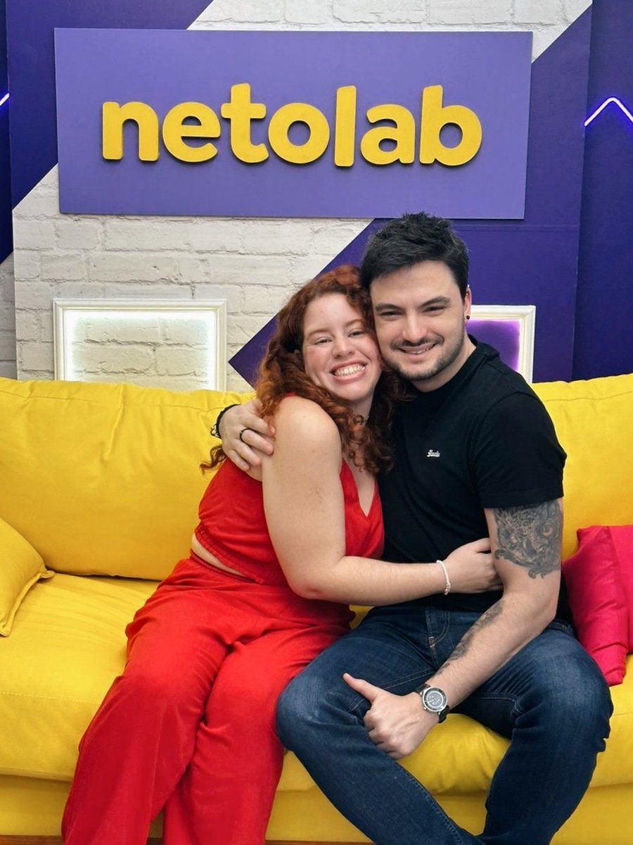 paodequeijoneto's tweet photo. eu juro que quero e vou fazer um textinho bonito, uma legenda boa, mas nesse momento eu só consigo pensar em FELIZ, a felicidade que tô sentindo nesse momento é gigante e me impede  de pensar em mais coisas para descrever.
Muito obrigada @felipeneto 💜 https://t.co/lwHGYYRkTN