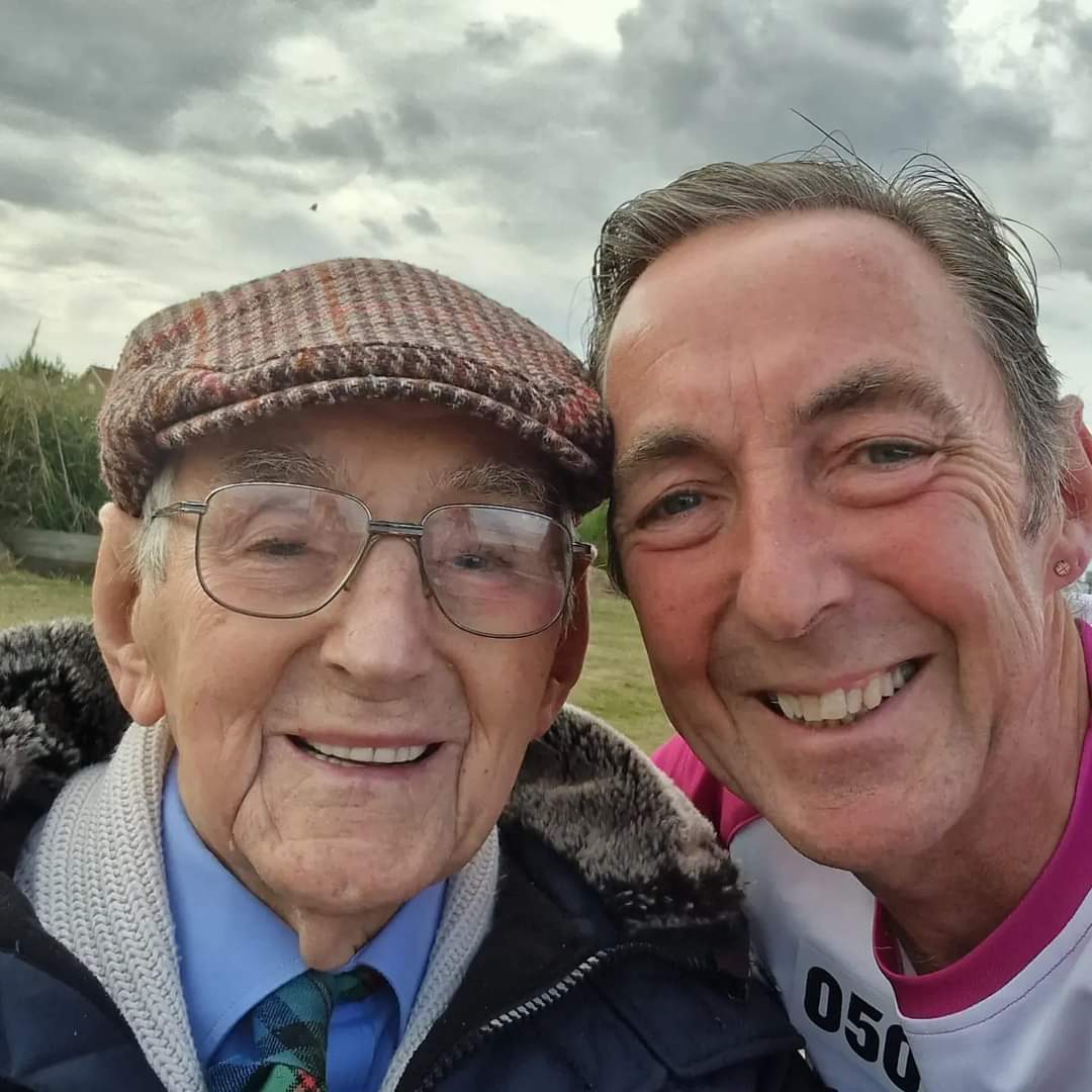 LordSmythe's tweet photo. The hardest parkrun ever this morning- my Dad passed away last night, that Herrington parkrun was for you Dad #DadRIP #parkrun #lovedad #loveparkrun #Runstreak day 6,089 #RunEveryDay https://t.co/frA4K7Qxhk