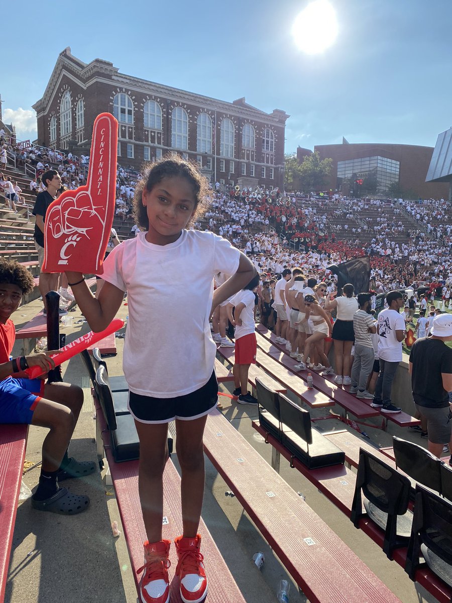 InsanaC's tweet photo. Little #Bearcats on the rise https://t.co/qUncelIHJg