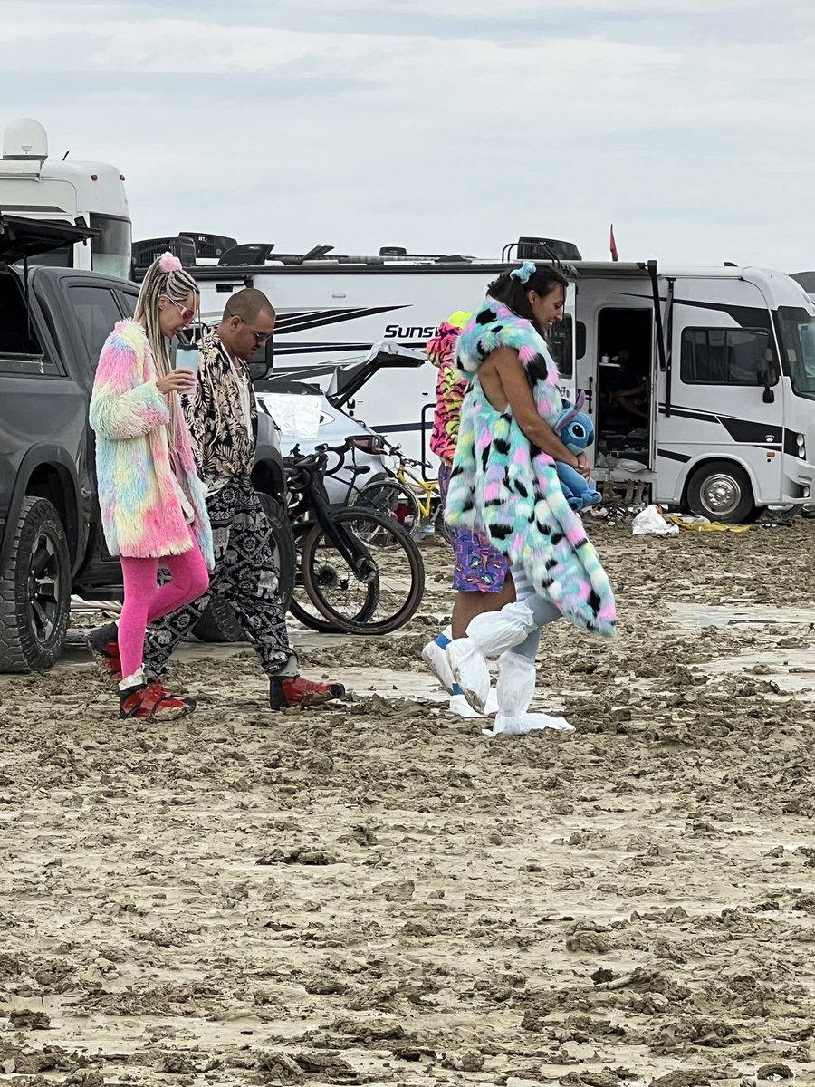 GeorgeLeeBaker's tweet photo. #burningman #2023 #stranded with 70,000 of my #closestfriends https://t.co/GfC4bZZENU