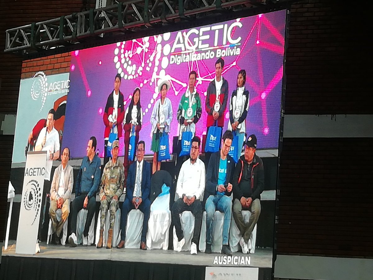 KhantutaM's tweet image. 3 representantes de los municipios de Achacachi, Totora y Coroico salieron ganadoras en las categoria tecnologos disruptivos en el campeonato de robótica #FirstGlobalChallenge ¡ Solo mujeres en el podio! 💪🏽
@AgeticBolivia @UNICEFBolivia