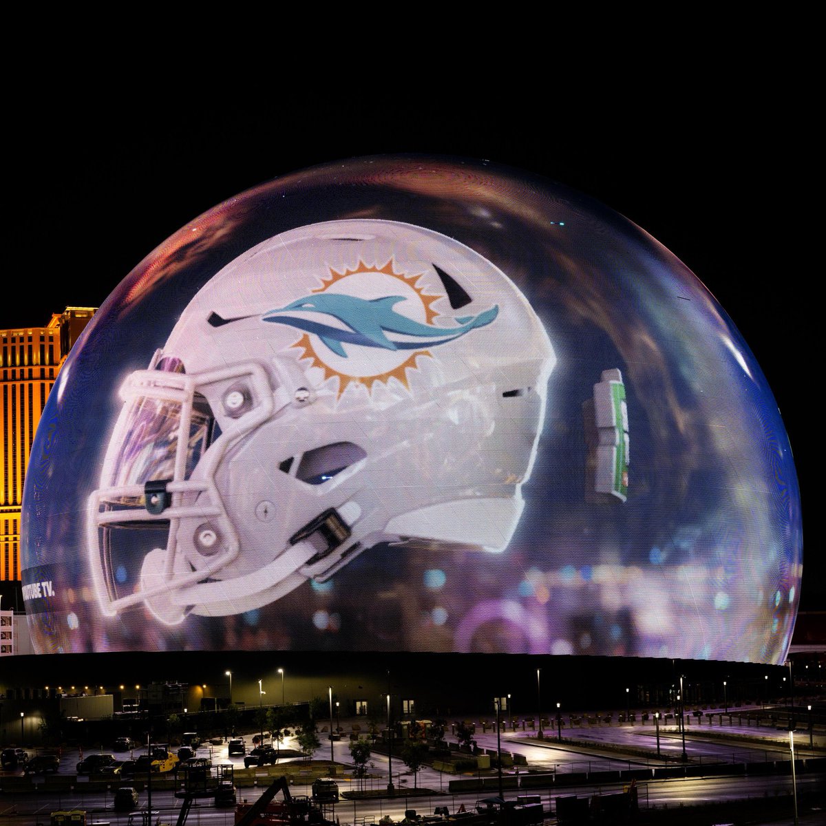 SphereVegas's tweet photo. touched down in Vegas 👀 🏈 @YouTube @NFL https://t.co/2vy4fDxni2