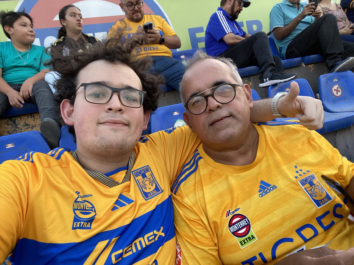 JorgitoRivas10's tweet photo. Tarde-Noche de fútbol en el volcán universitario y otra vez aquí presente con mi señor padre, nuevamente gracias a @socios por las accesos al partido.
#BeMoreThanAFan https://t.co/YWfK8dvqvY