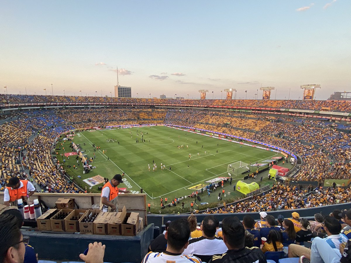 JorgitoRivas10's tweet photo. Tarde-Noche de fútbol en el volcán universitario y otra vez aquí presente con mi señor padre, nuevamente gracias a @socios por las accesos al partido.
#BeMoreThanAFan https://t.co/YWfK8dvqvY