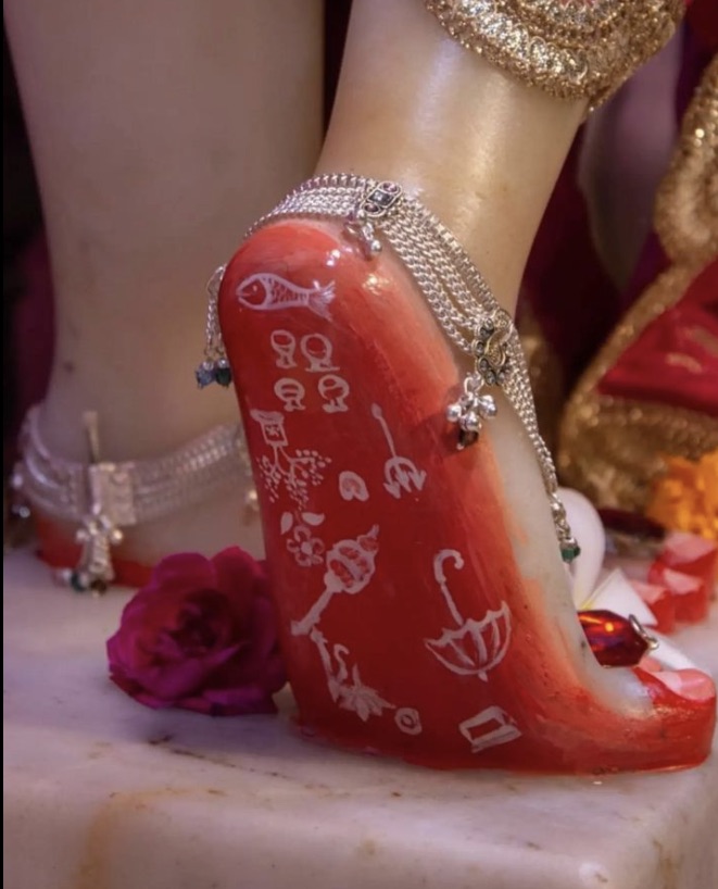 JohnMar77301444's tweet photo. The Lotus feet of Śrī Balarāma! 🙏🌺 One should take shelter of Kṛṣṇa-Balarāma, whose protective power is so great that it cannot be equaled in the material world.
Ravi Shankar -Mangalam
https://t.co/6RPMphZifR
#ISKCON #NYC #StatenIsland #HareKrishna #India #ChantsOfIndia https://t.co/TF4sOc3MJK