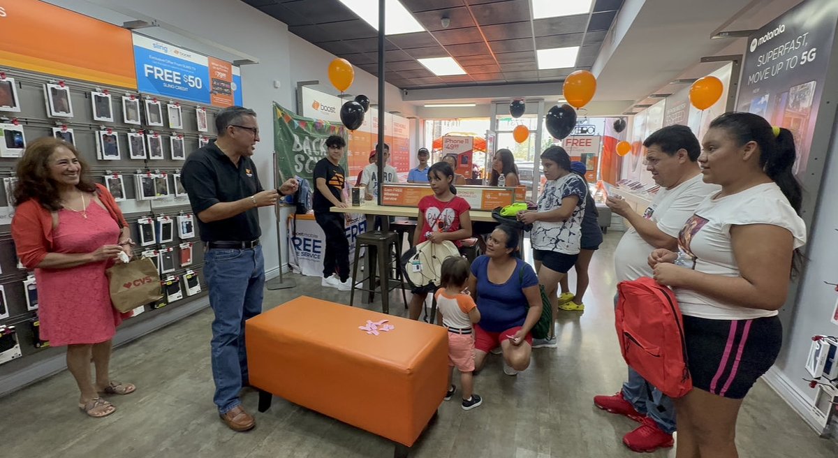 Team_TuVoz's tweet photo. Full house at our North Bergen store!! 🔥🔥🔥🎒✏️🎉🎉🎉 #BoostNation #TuVozStrong #BackToSchoolEvent ⁦@seanlee9⁩ ⁦@itsallpossible6⁩ ⁦@mattmboost⁩ ⁦@MarcecoNation⁩ ⁦@joseq_tuvoz⁩ https://t.co/iJoE84ZrUe