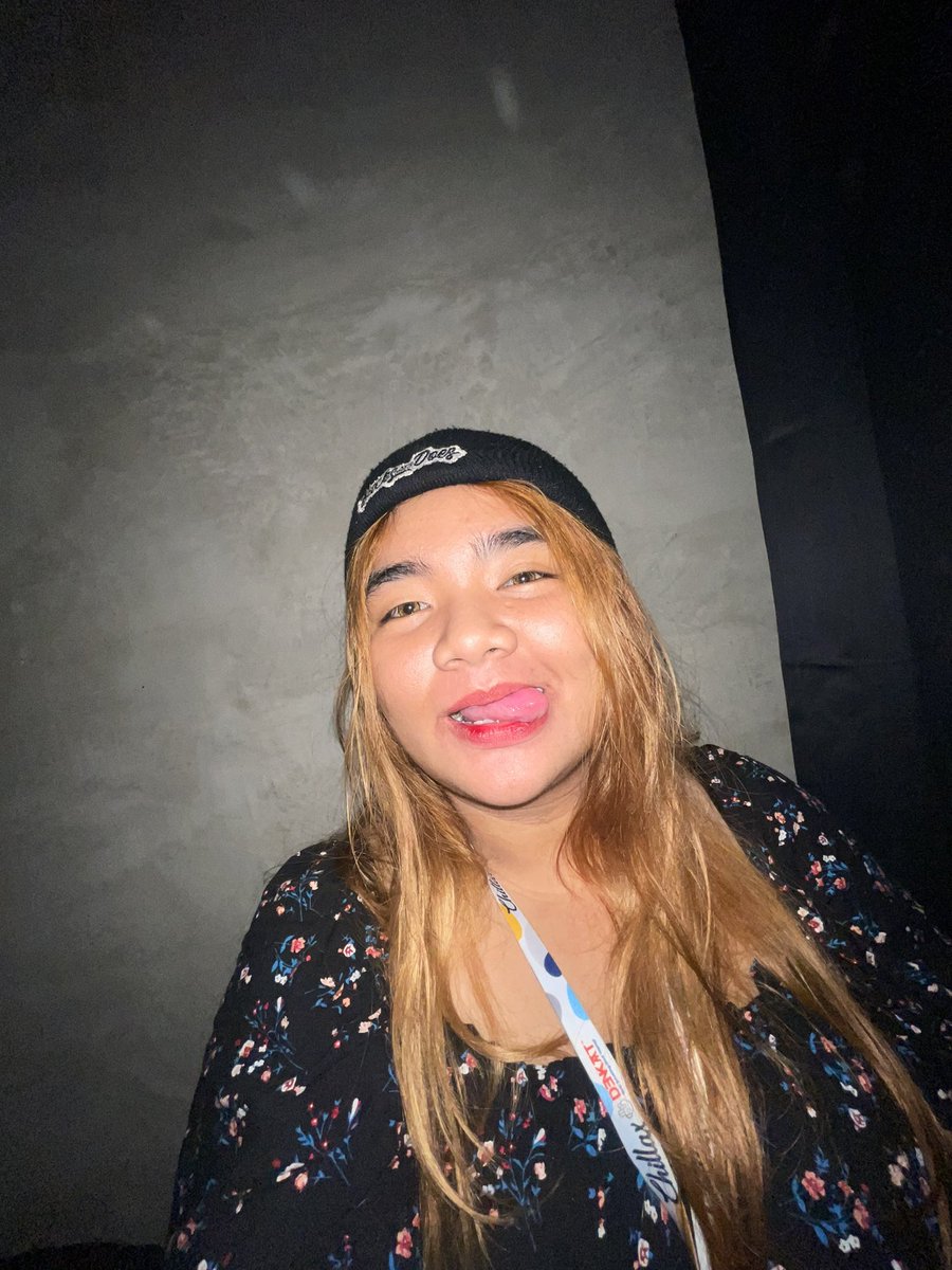 zeeng_'s tweet photo. In my happy girl/walwal era https://t.co/lnwLofRQ3l