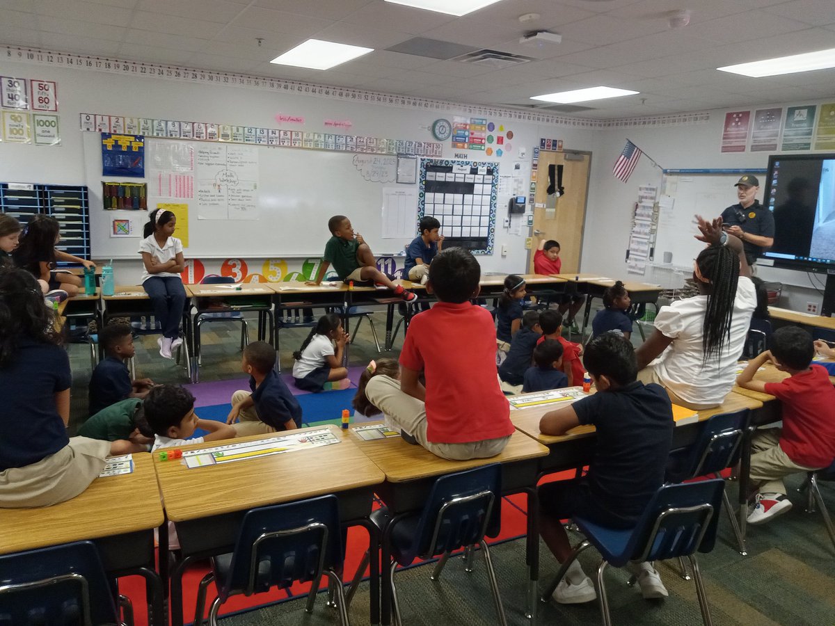 ColbysLeopards's tweet photo. This past week, our campus officer was so kind to come by and give our class a safety lesson!
@LaVillitaElem #cfbproud #safety #2ndgrade https://t.co/waiUBe6bod