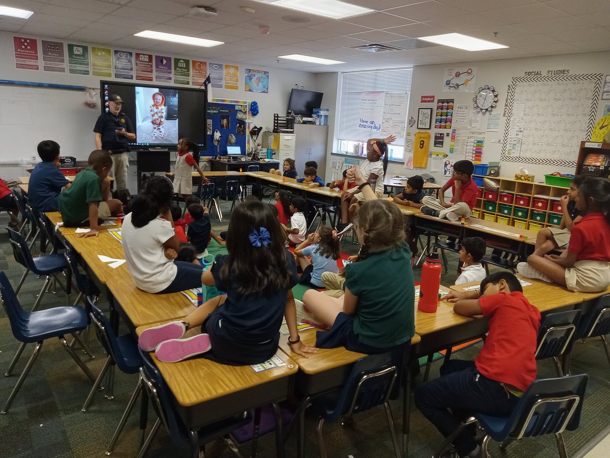 ColbysLeopards's tweet photo. This past week, our campus officer was so kind to come by and give our class a safety lesson!
@LaVillitaElem #cfbproud #safety #2ndgrade https://t.co/waiUBe6bod