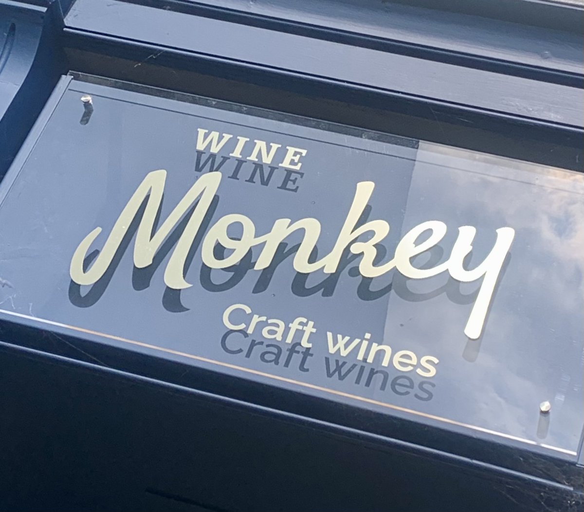mikeharding26's tweet photo. @WineMonkey_UK lovely alfresco lunch today during our short shopping trip in #Chippenham lovely staff, lovely food and the #Jakes_ipa was fantastic 👍#beer #Cheese #funtimes https://t.co/JF2Vb91c3F