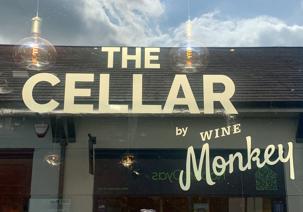 mikeharding26's tweet photo. @WineMonkey_UK lovely alfresco lunch today during our short shopping trip in #Chippenham lovely staff, lovely food and the #Jakes_ipa was fantastic 👍#beer #Cheese #funtimes https://t.co/JF2Vb91c3F