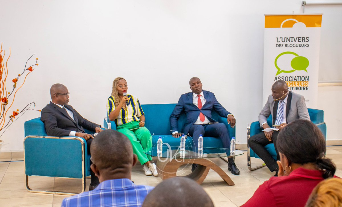 MuhamadADEBAYO's tweet photo. CAFÉ BLOGUEUR @uvciv  @blogueurs225. Un GREAT panel  avec des experts pour comprendre l'impact de l'IA sur l'éducation, la formation et de contribuer à façonner l'avenir de l'éducation dans l'ère numérique.
Grand Merci à @tiemoman @edithbrou Dr ACHI  @MIANSEH pour leur expertise. https://t.co/9j7lD0p8f5
