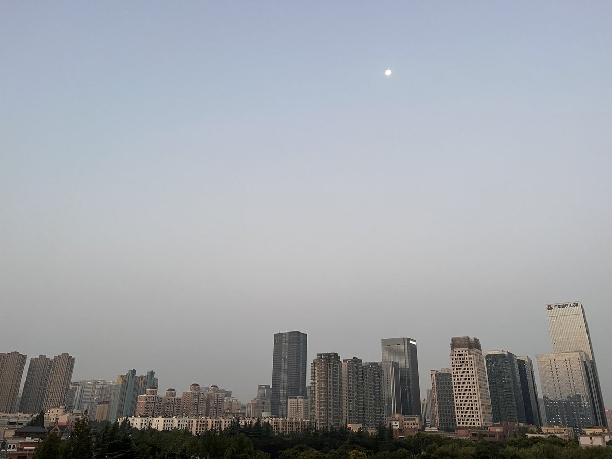 Bskwang1's tweet photo. 城市的晨光才是这个夜晚高潮后的余韵。 https://t.co/76k7asfDOZ