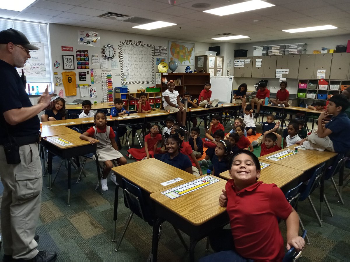 ColbysLeopards's tweet photo. This past week, our campus officer was so kind to come by and give our class a safety lesson!
@LaVillitaElem #cfbproud #safety #2ndgrade https://t.co/waiUBe6bod