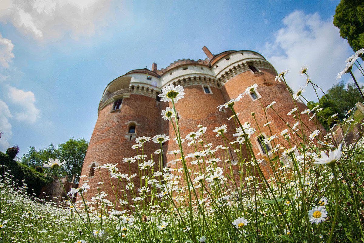 [Photo du dimanche] Pour terminer le #weekend, nous vous emmenons à la découverte du Château de #Rambures😍

👏 Merci à Aurélien Ries pour cette belle photo partagée sur le groupe "Les plus belles photos des #hautsdefrance" 👉 ow.ly/s1pA50PhWbG