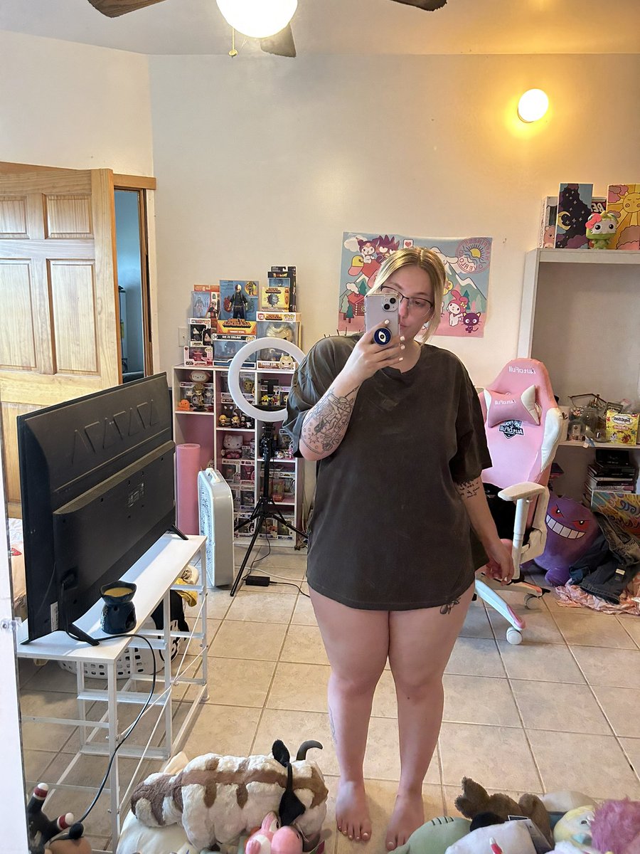 jennxxx_'s tweet photo. Come cuddle? https://t.co/OGH0Pv9CE4