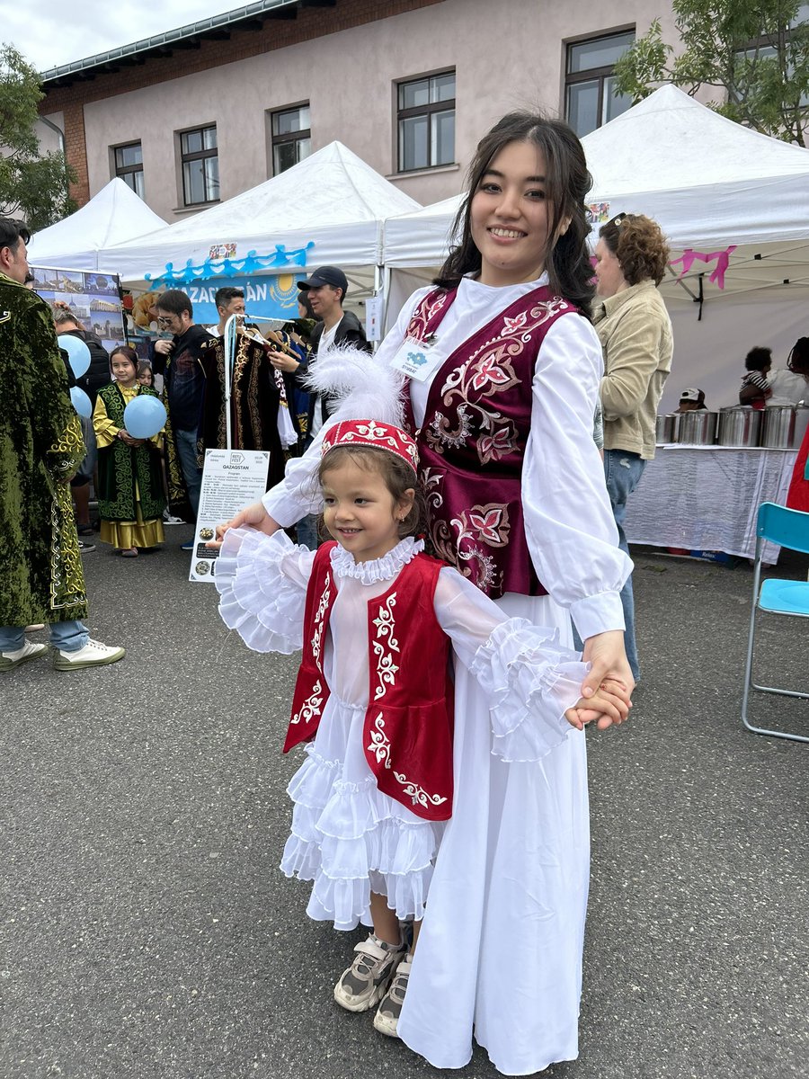 oleinik_yulia's tweet photo. A beautiful celebration of culture, diversity, and solidarity with refugees at #RefuFest in Prague today. https://t.co/oxp0FKznYS