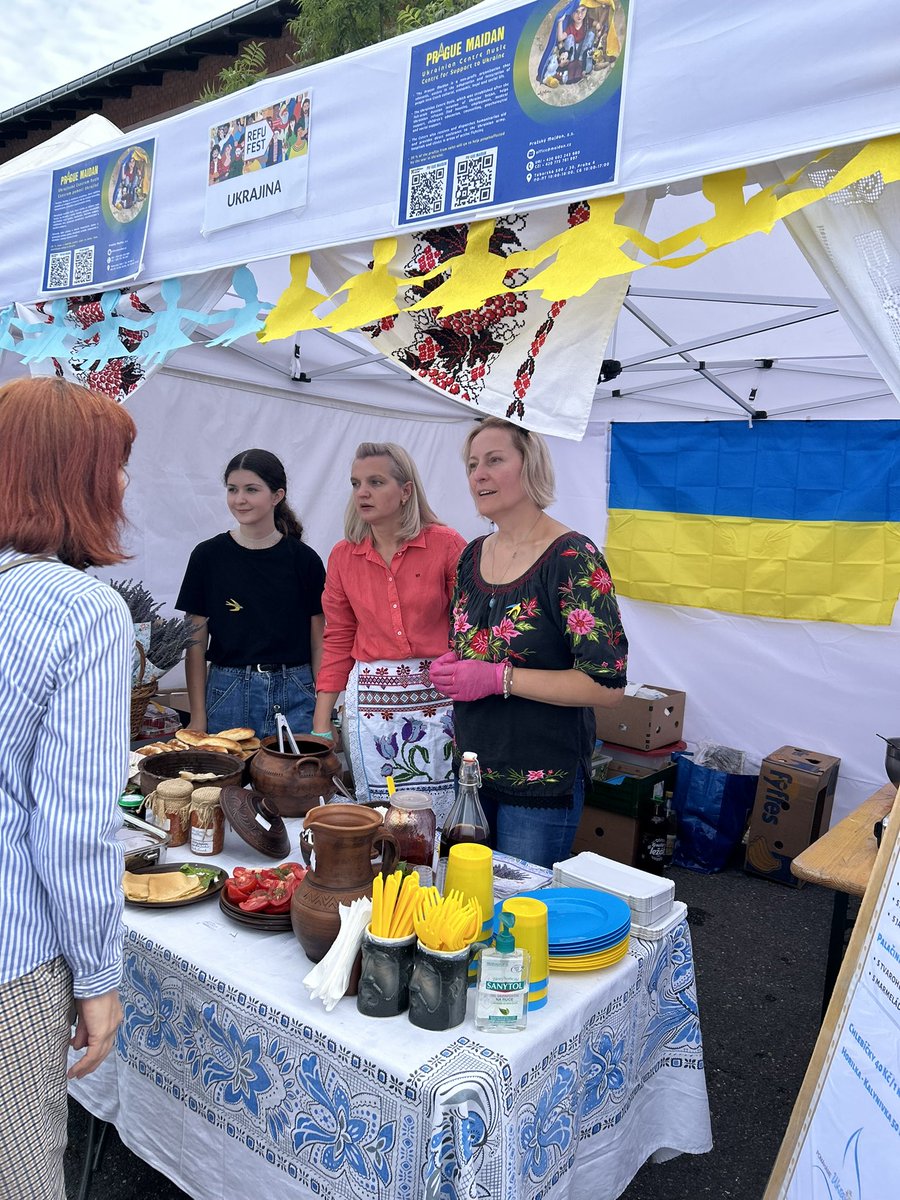 oleinik_yulia's tweet photo. A beautiful celebration of culture, diversity, and solidarity with refugees at #RefuFest in Prague today. https://t.co/oxp0FKznYS