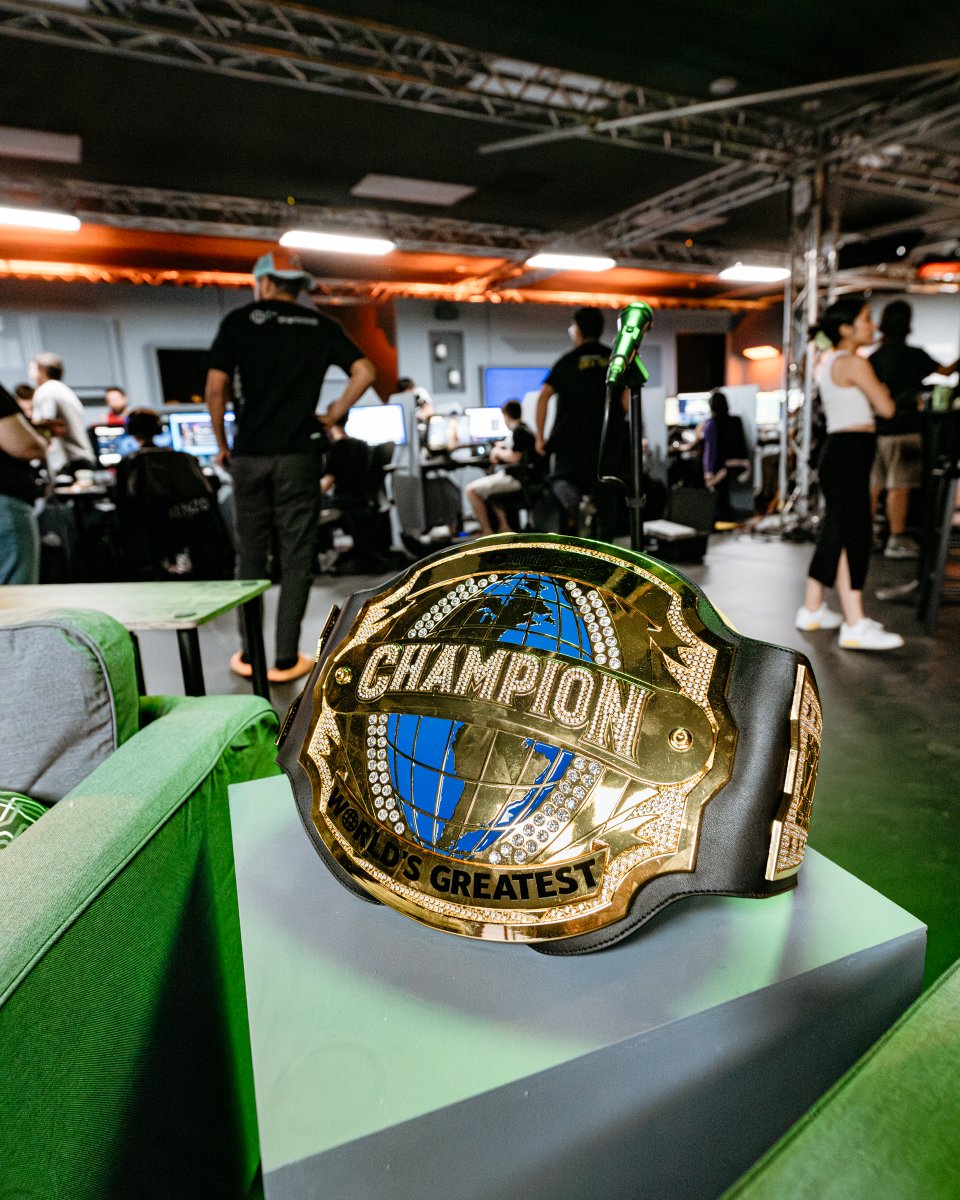 YouTube Gaming tweet media