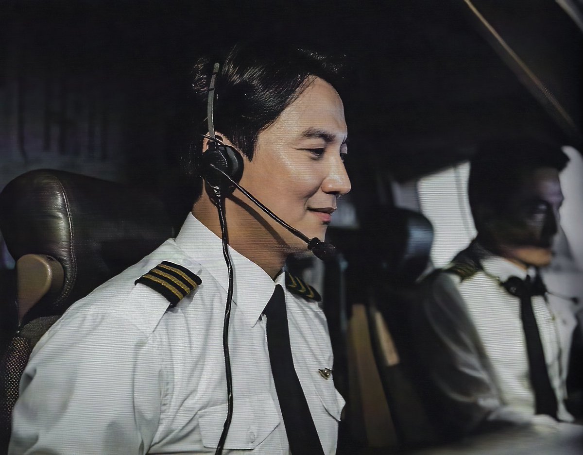 RossyAnggi's tweet image. Bangun tidur, nyetel TV, nongol Copilot Choi Hyunsoo di TVN MOVIES Channel... Pemandangannya indah bgt ini pagi2 🥰🥰🥰
#KimNamGil
#EmergencyDeclaration