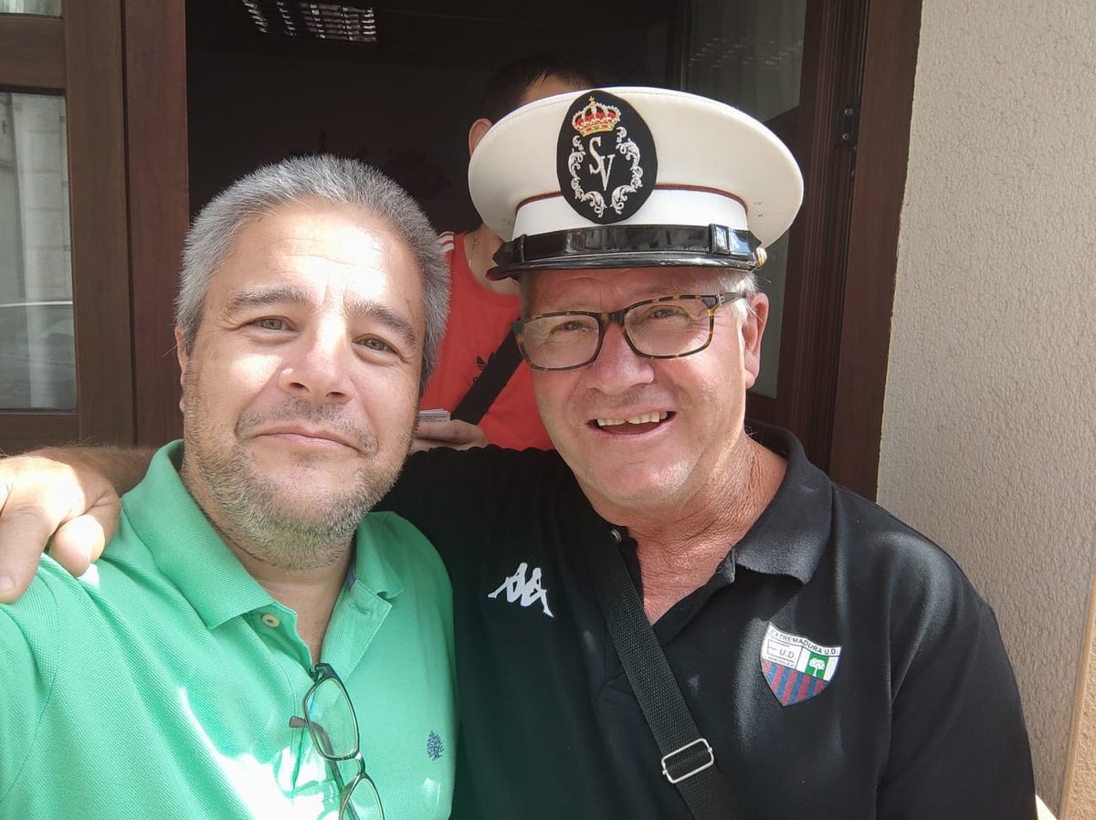 Ya en casa después de un día estupendo. Gracias a <a href="/CarlosMaci53844/">Carlos Macias</a> , Luis Manuel y Abel por la acogida en San Vicente y por todos sus detalles con nosotros, así como a la peña <a href="/fanaticsazulgra/">fanatics azulgranas</a> y <a href="/P24DeJunio1/">Peña 24 De Junio</a> . ¡Aúpa <a href="/CDExt1924/">CD EXTREMADURA</a> ! ❤️💙