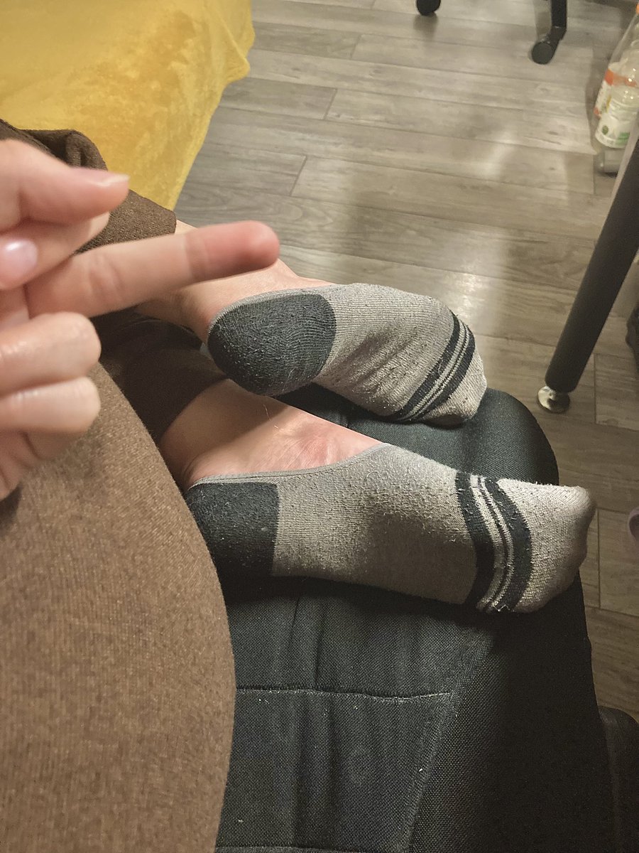 AStopki's tweet photo. Na kolana kundlu, waruj i opłać moje zamówienie!
Przecież wiem, że nie oprzesz się moim boskim, pachnącym stópkom 😈
Meldujcie się szmaty na priv 🖕 https://t.co/aqD44lf34O
