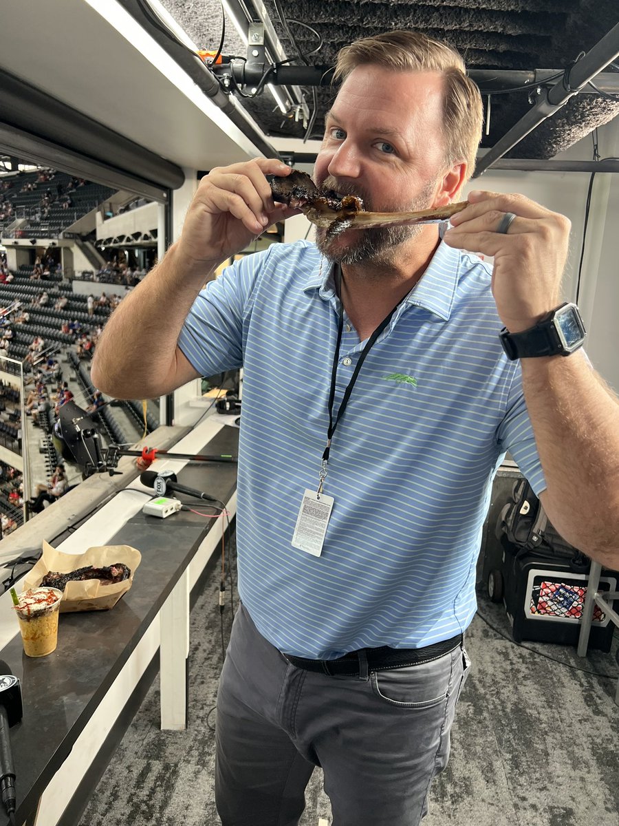 View from the booth - and @aj_pierzynskiFT’s pre-game meal @MLBONFOX @Rangers @Twins @Evan_P_Grant