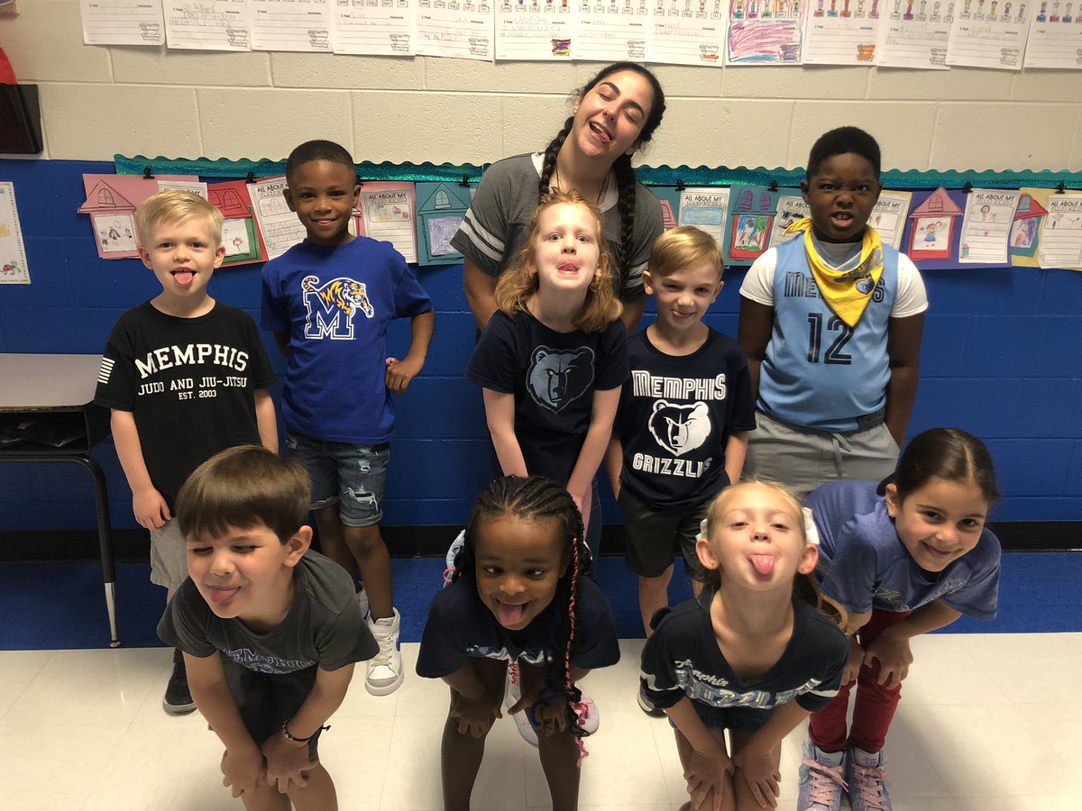 Miss Sara’s Sharks tweet media