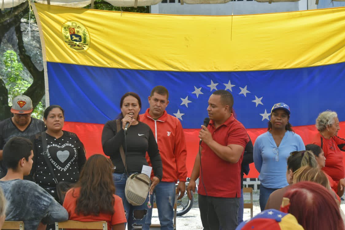 genkerve_psuv's tweet photo. En #Baruta junto a las Bases de nuestro @PartidoPSUV realizamos encuentro organizativo. El liderazgo consciente de las mujeres siempre al frente por donde quiera que vamos. Seguimos organizándonos para la Victoria con @NicolasMaduro 

#EncuentroOrganizativo 
#VenezuelaEnPlan30 https://t.co/mtBd9QZYQQ