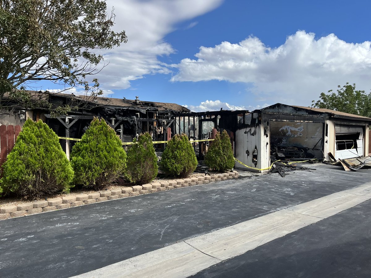 AVFPD's tweet image. #AVFPD units this morning had a residential structure fire located at 21621 Sandia Road. Heavy smoke and fire showing. All occupants got out safely. Fire is under investigation.