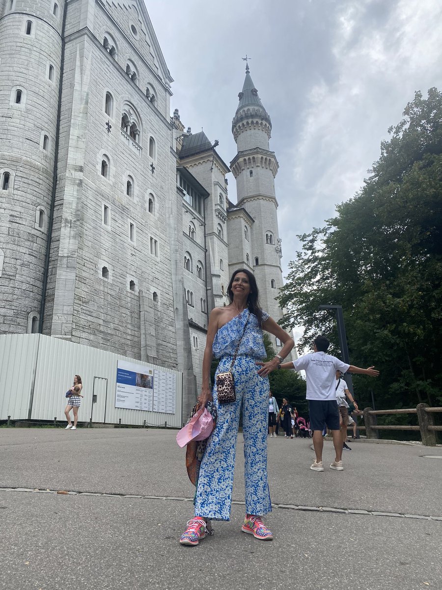 LorenaBaricalla's tweet photo. The castle of Neuschwanstein in Bavaria, who has been copied by Walt Disney to design the Sleeping Beauty’s castle!
#lorenabaricalla #LB #bayern #neuschweinstein https://t.co/ChNZFrLdEx