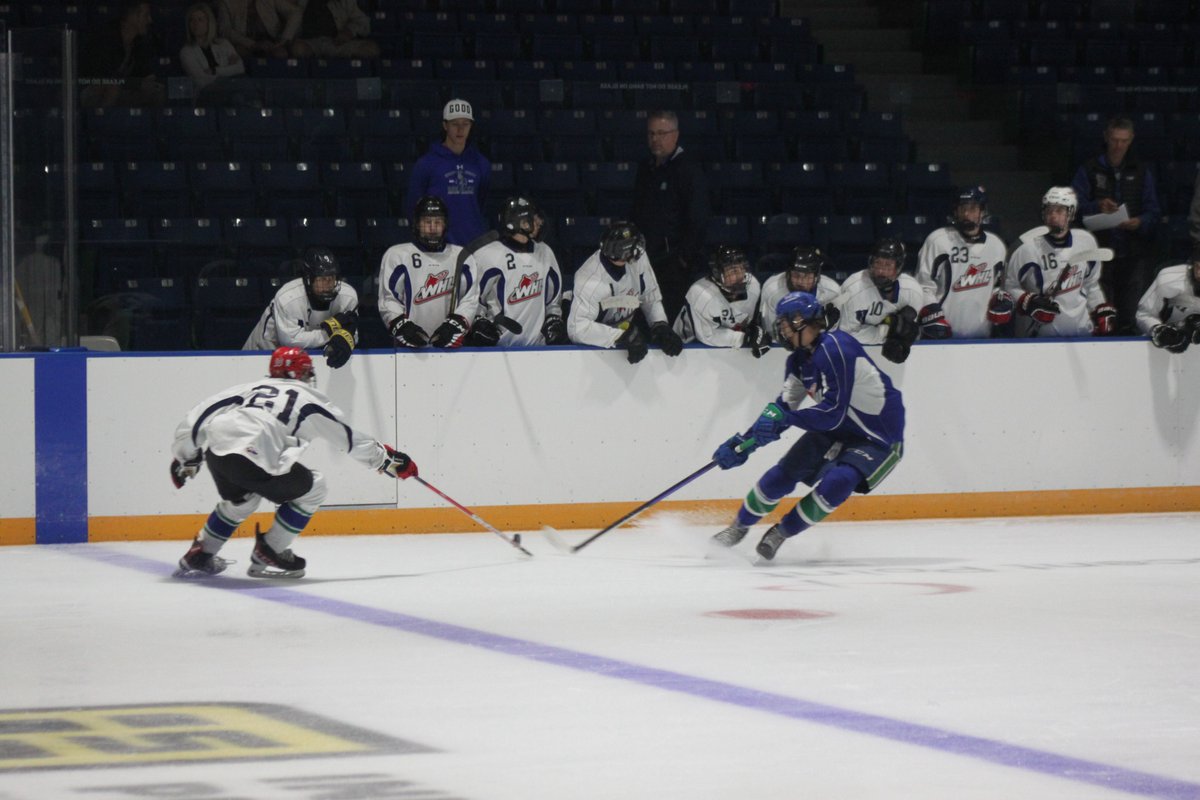 SCBroncos's tweet photo. A fantastic finish here at @CarpetOne Rookie Camp!

Final: 4-2 Team Eakin

Goals:

Team Gawdin (Royal): Aidan Sexsmith, Jack Clark

Team Eakin (White): Caleb Therres, Kayson Christian, Blaze Gutzke, Shane Elder https://t.co/Oik0Amr7dm