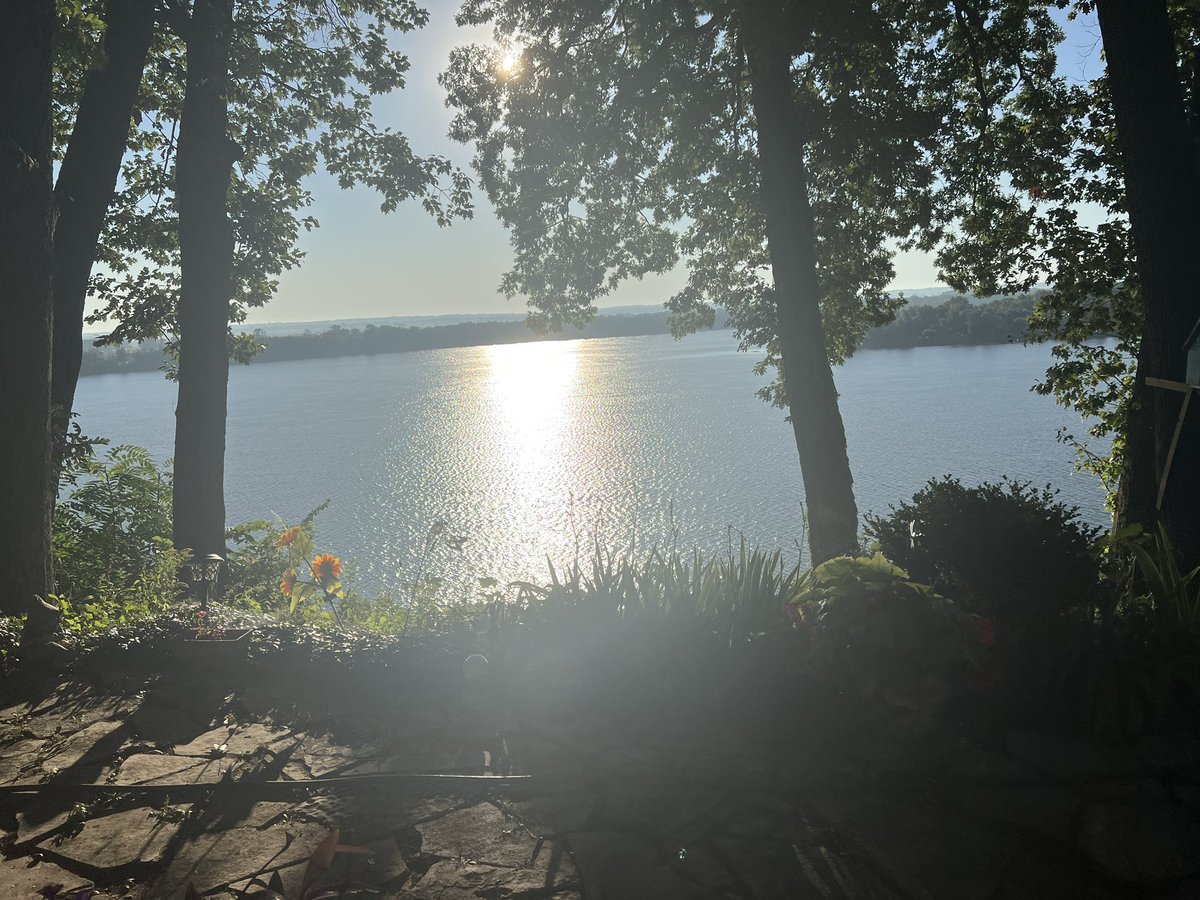 SaraBee418's tweet photo. Pretty great view for the morning coffee https://t.co/MEkjY8E6xf