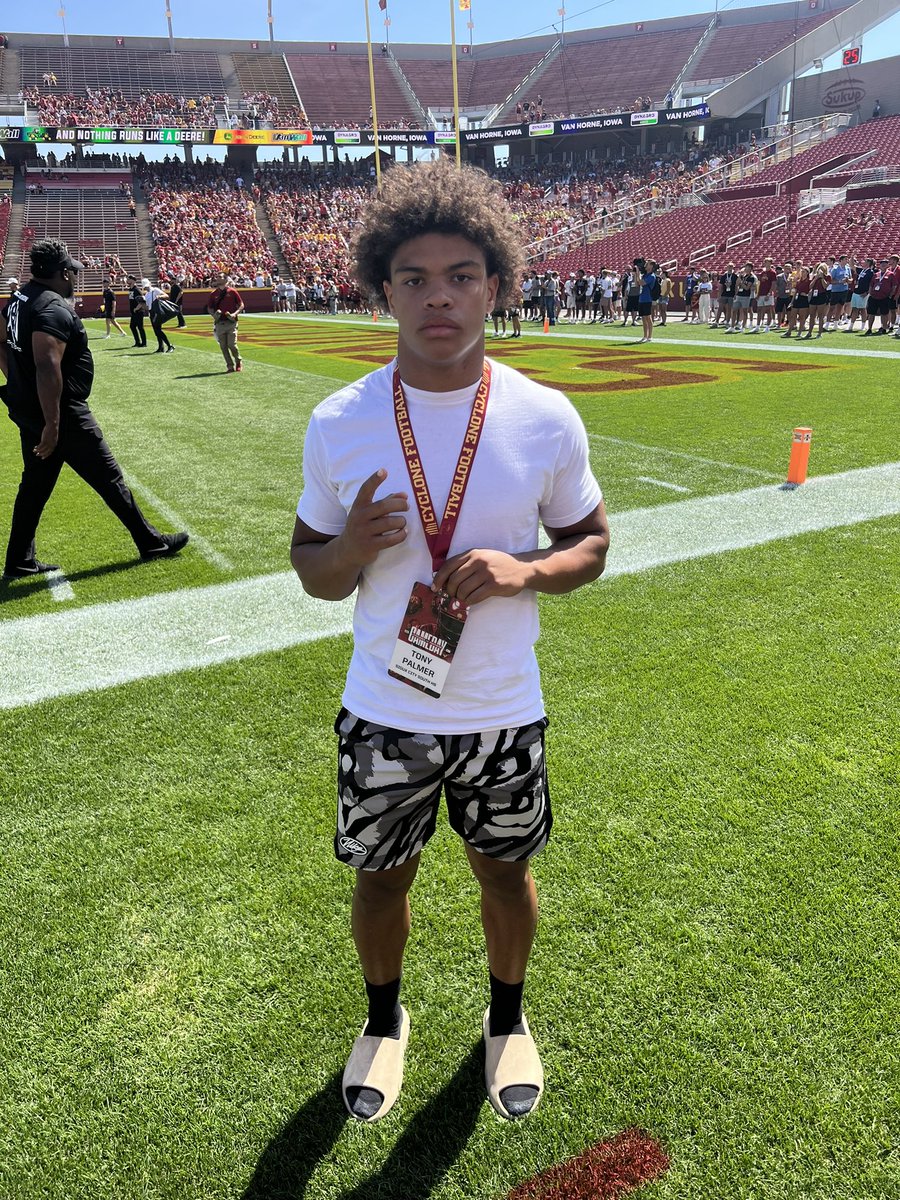 TonyPalmer1023's tweet photo. Thank you guys for the Gameday invite it was great!!! @DerekHoodjer @ISUMattCampbell @Coach_Langs @SheldonCroneyJr #cyclONEnation https://t.co/96OIdzWFYz