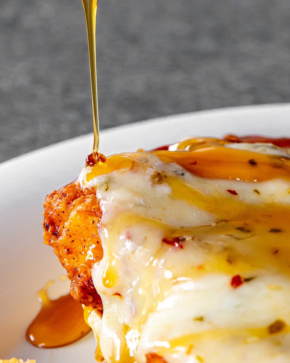 🌶️😋 This sandwich is 'hot' off the grill or fryer. Get our "Nashville Hot" chicken sandwich - grilled or fried chicken tossed in a blend of Frank's hot sauce and honey, topped with sweet pickles.  #404eats #atleats #hotchickensandwich #nashvillehot