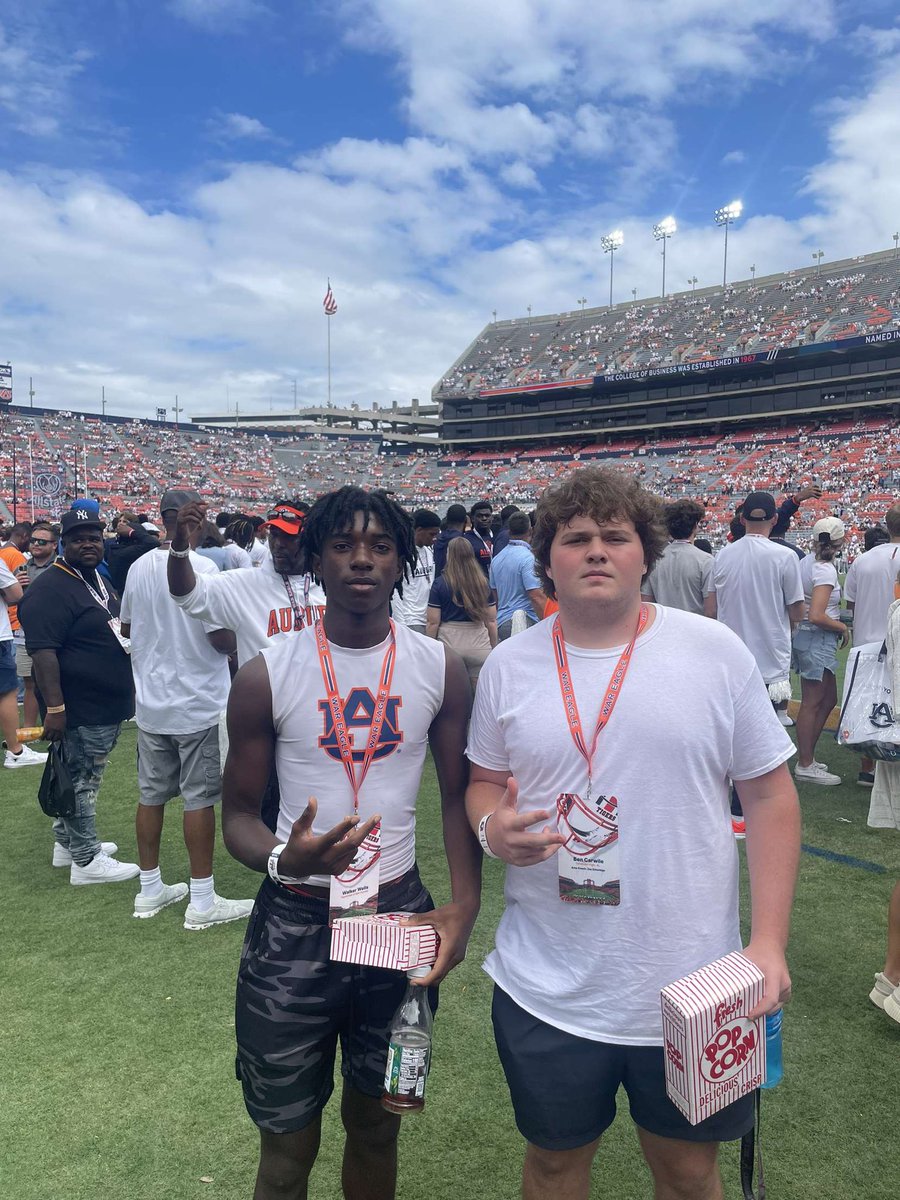bencarwile1's tweet photo. Had a great time at auburn 💙🧡 @ZacEtheridge4 @ronnie23brown @HallTechSports1 @DexPreps https://t.co/fVrMeX4Emg
