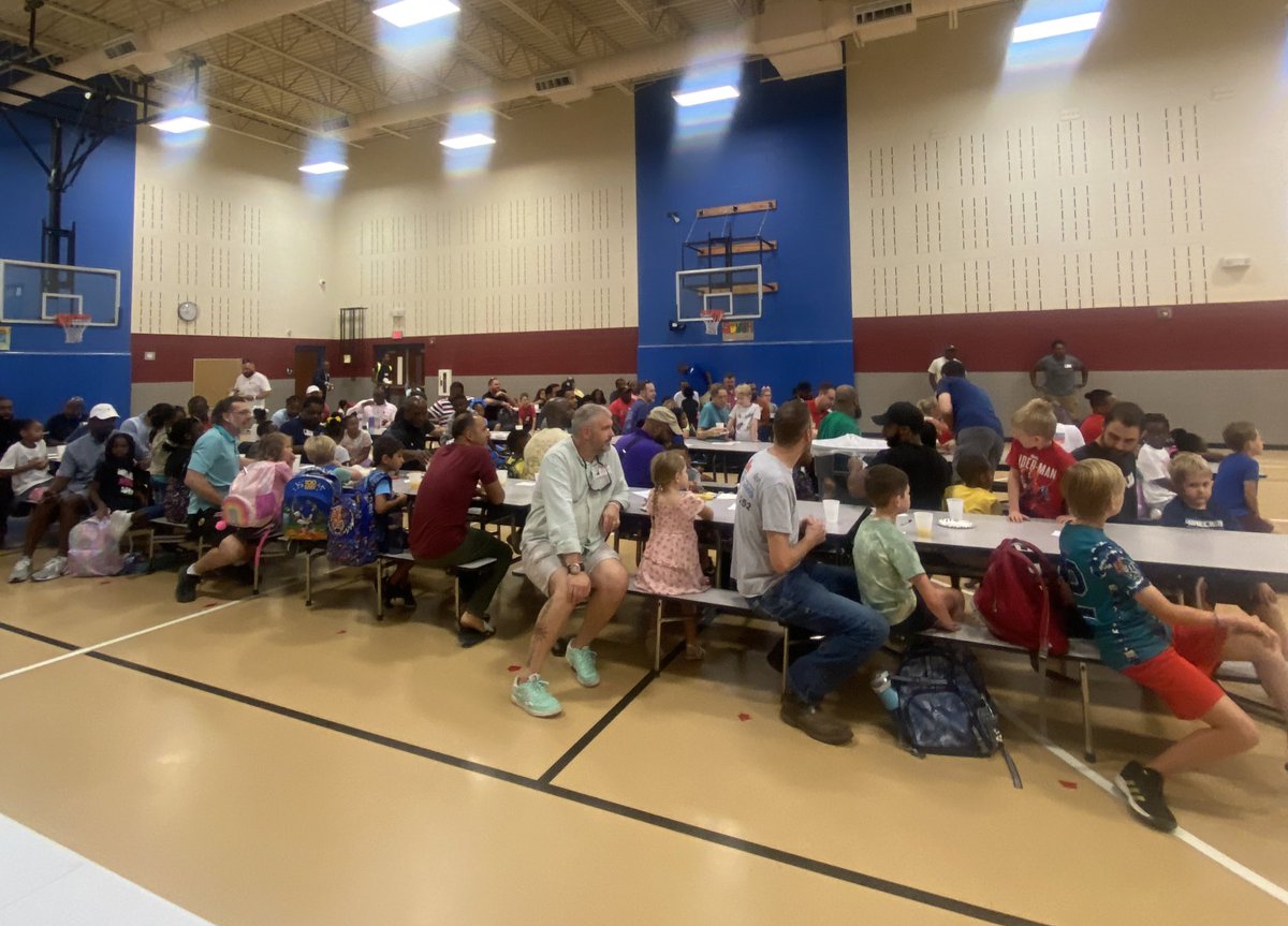 What a great way to start the morning for our Spencer Broncos! Thank you, All Pro Dads! 🍩🧃