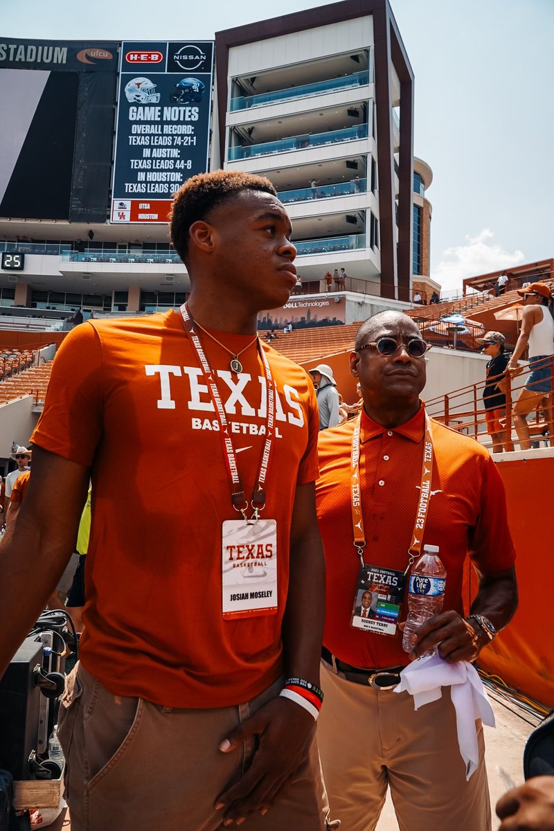 Round Rock Stony Point 2024 F @Josiah_Moseley0 on his official visit to Texas with @RodneyTerry . #Longhorns . Moseley’s was one the biggest spring and summer risers nationally. @InsideTexas on3.com/db/josiah-mose…