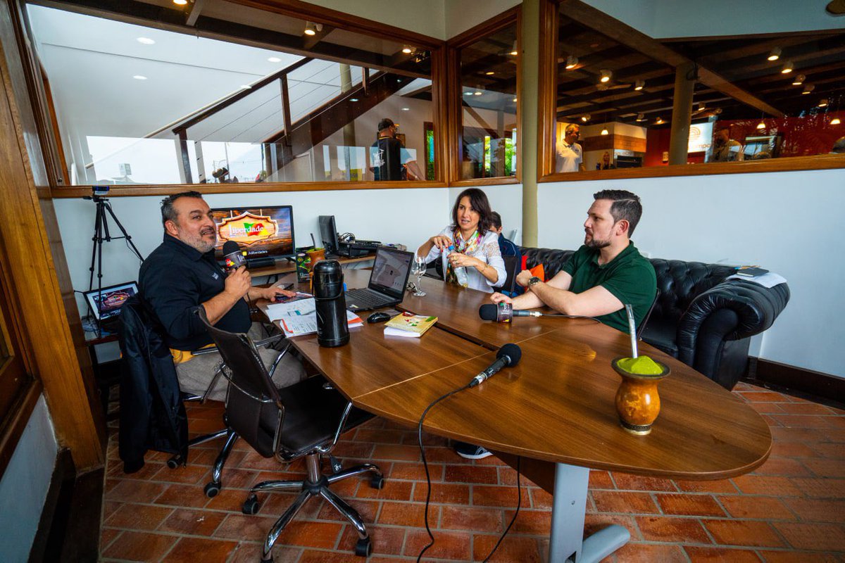 leo_pascoal's tweet photo. Concedi entrevista à Rádio Liberdade, da Rede Pampa de Comunicação, para falar sobre as expectativas da Expointer 2023. #Expointer2023 https://t.co/fcit1JUfcN
