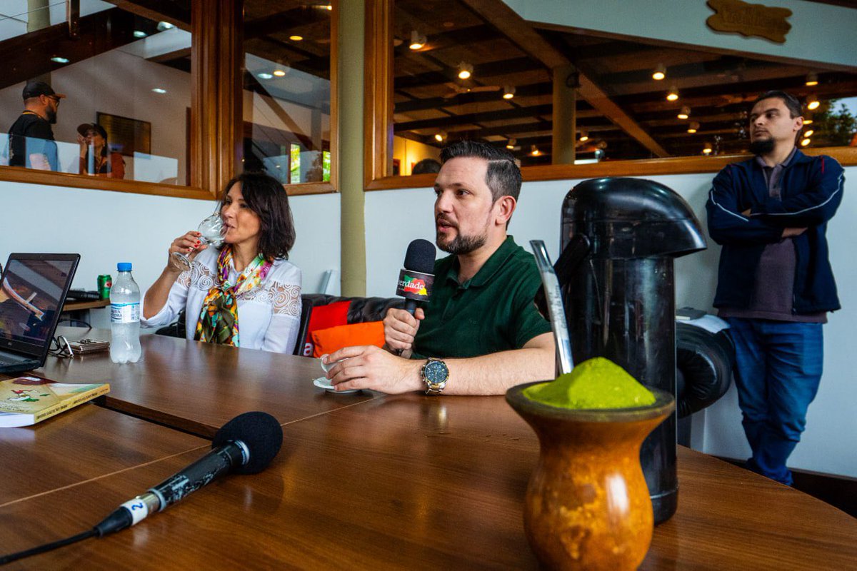 leo_pascoal's tweet photo. Concedi entrevista à Rádio Liberdade, da Rede Pampa de Comunicação, para falar sobre as expectativas da Expointer 2023. #Expointer2023 https://t.co/fcit1JUfcN