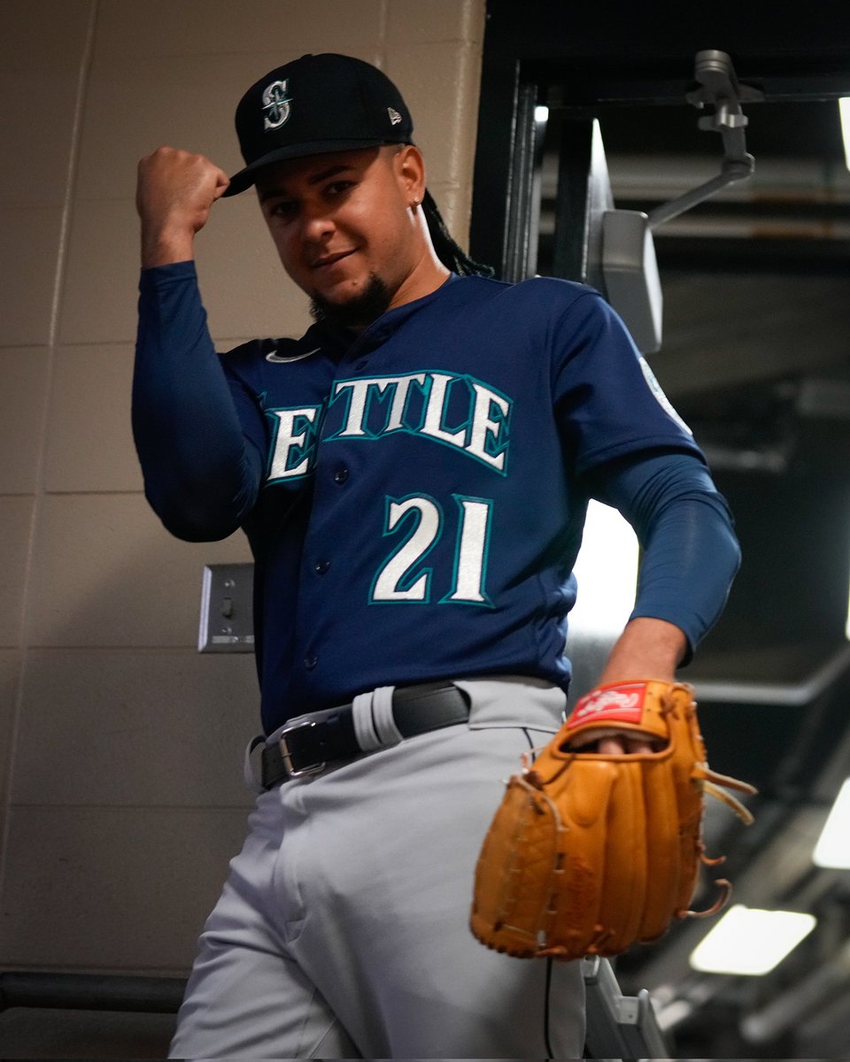 sanjaromin's tweet photo. #Mariners vs #Mets
#LaPiedra on the bump, #DMo in RF, #Swaggerty in LF
Looking for a dub (hoping the #Yankees handle them *stros & a #Rangers loss too)
Lets goooo!
#SeaUsRise #SubeLaMarea
https://t.co/CnpMabE2Fh https://t.co/wwkM8u9qiO