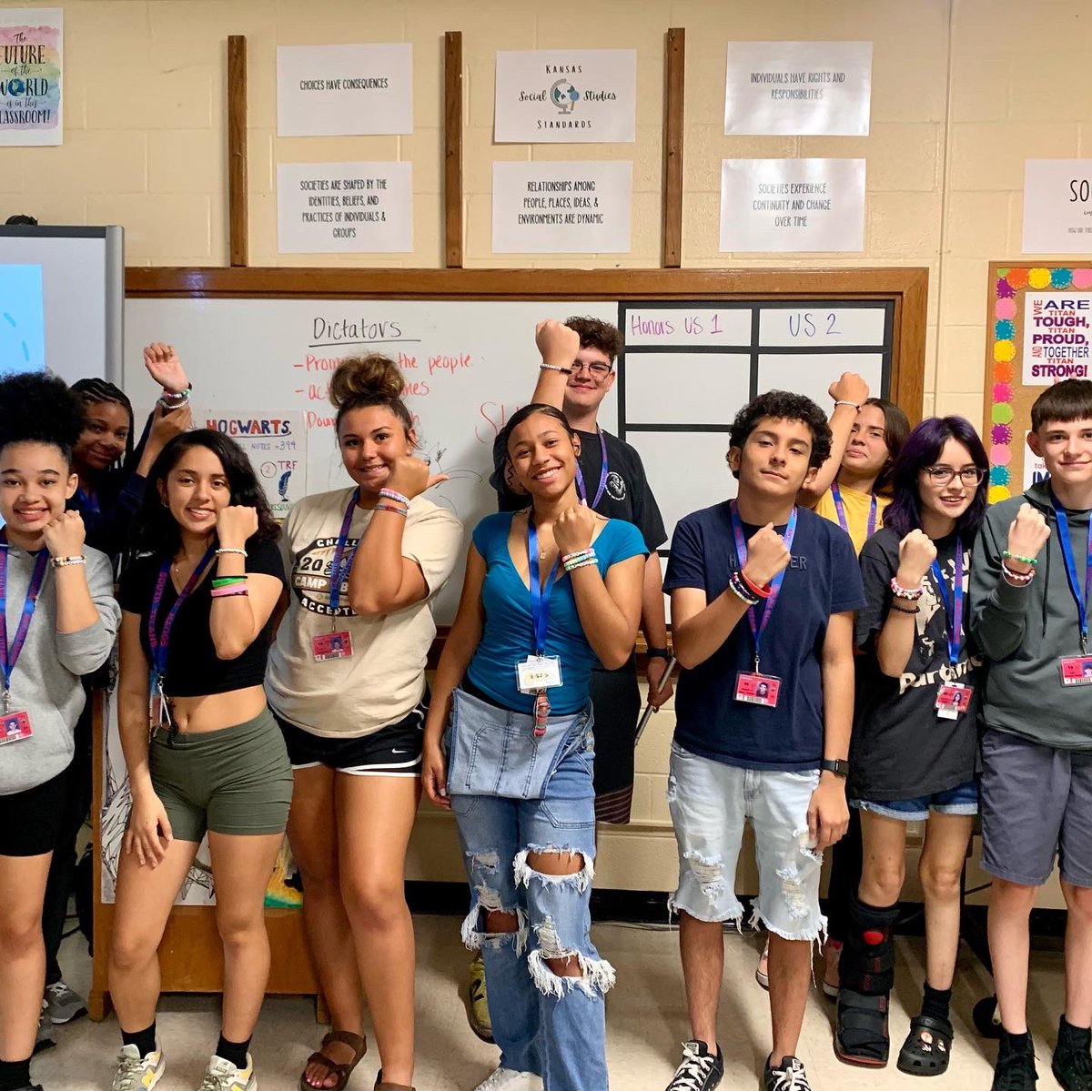 Made friendship bracelets a couple weeks ago for our AVID Family Friday! Love this group🫶🏼 #ThisisAVID #classof2026 #RodgersAVIDRockstars #friendshipbracelets